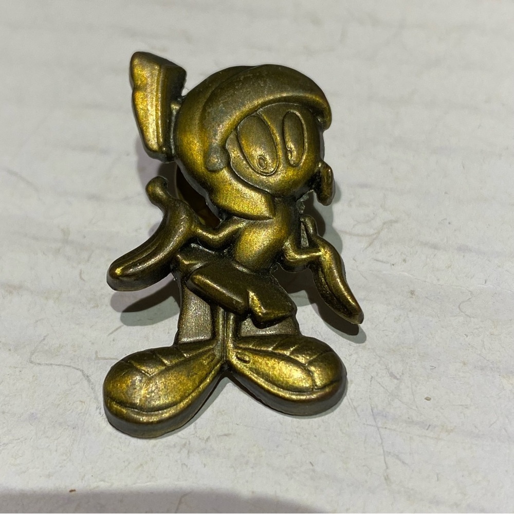 (MIA) MARVIN the Martian Character Brooch Collar Pin Universal Studios
